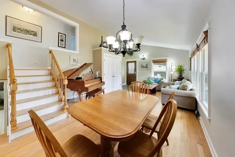 413 North Wilshire Lane Arlington Heights IL 60004