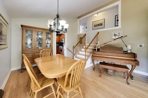 413 North Wilshire Lane Arlington Heights IL 60004