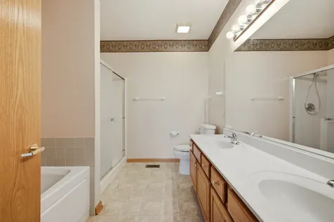 623 Saugatuk Circle Romeoville IL 60446