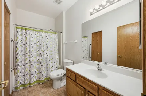 623 Saugatuk Circle Romeoville IL 60446