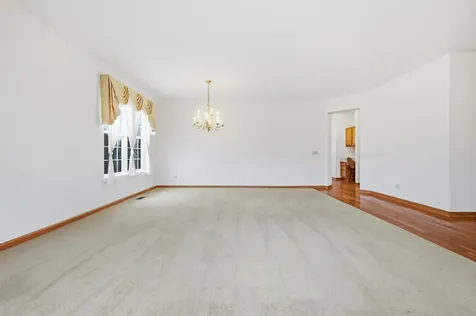 623 Saugatuk Circle Romeoville IL 60446
