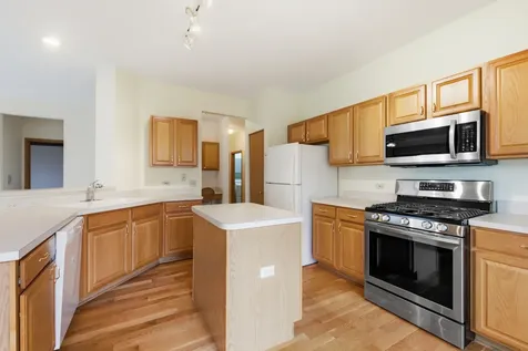 623 Saugatuk Circle Romeoville IL 60446