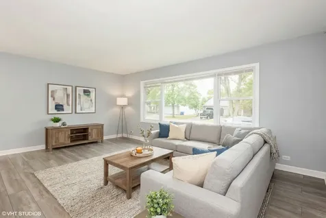 319 Shirley Court Wheaton IL 60187