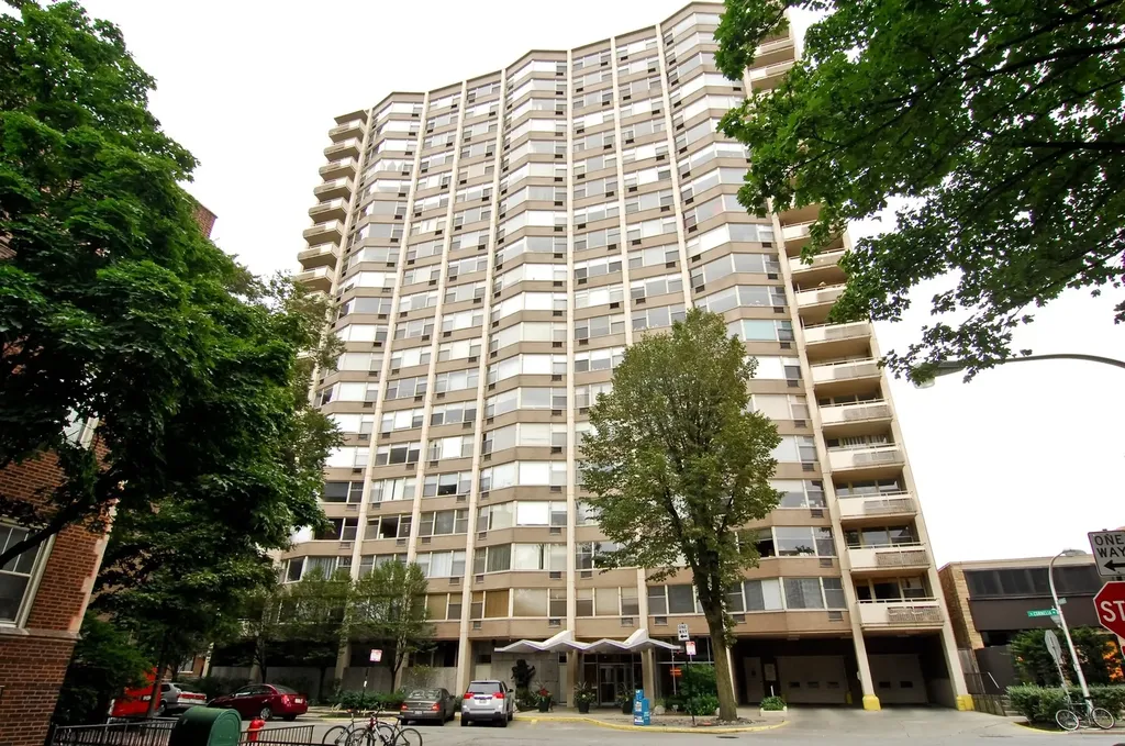 555 West Cornelia Avenue Chicago IL 60657