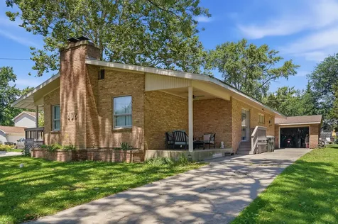 402 East 19th Street Sterling IL 61081