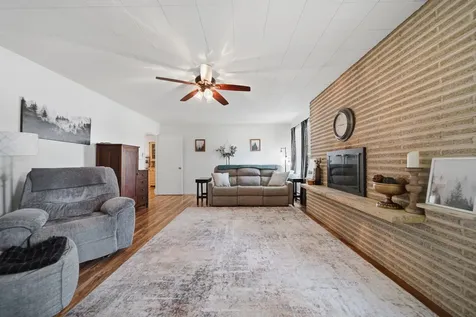 402 East 19th Street Sterling IL 61081