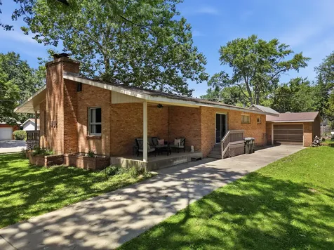402 East 19th Street Sterling IL 61081