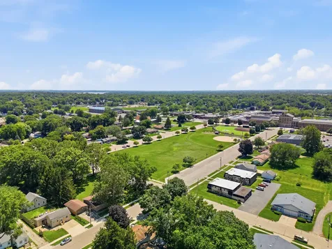402 East 19th Street Sterling IL 61081