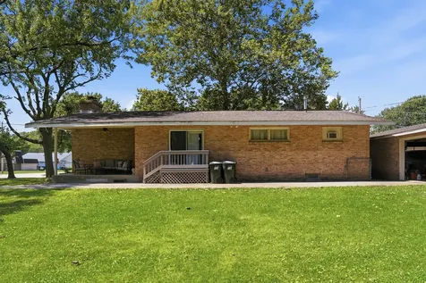 402 East 19th Street Sterling IL 61081