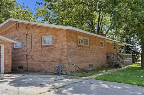 402 East 19th Street Sterling IL 61081