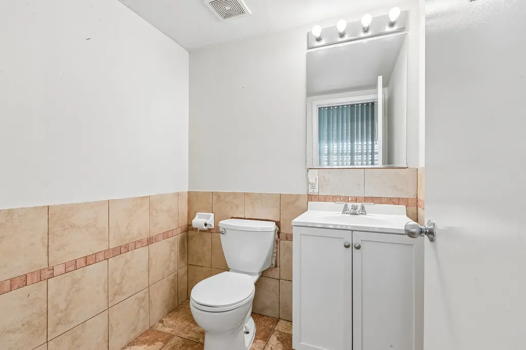 8029 Lincoln Avenue Skokie IL 60077