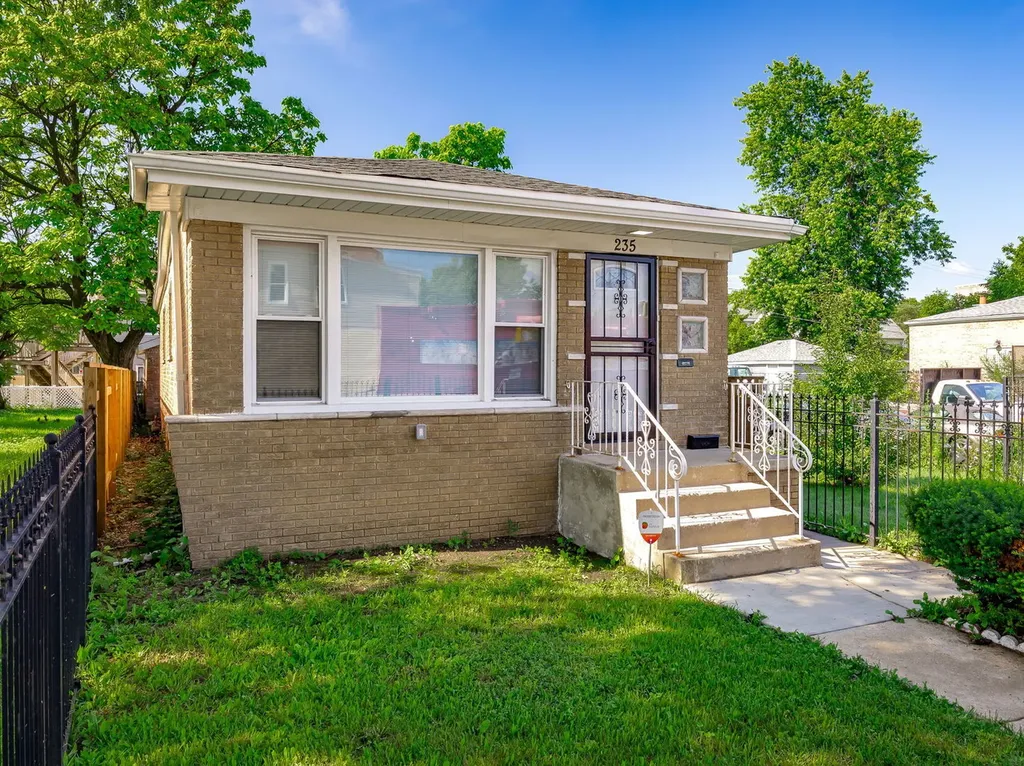 235 West 43rd Street Chicago IL 60609
