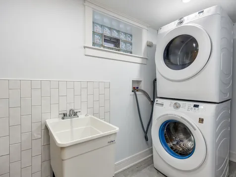 235 West 43rd Street Chicago IL 60609