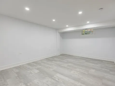 235 West 43rd Street Chicago IL 60609