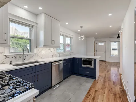 235 West 43rd Street Chicago IL 60609