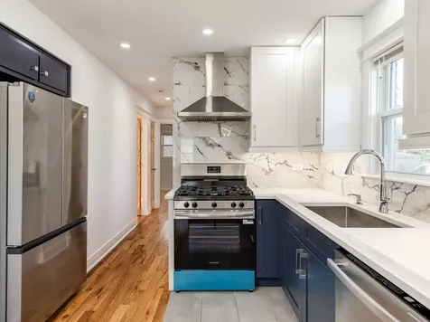 235 West 43rd Street Chicago IL 60609