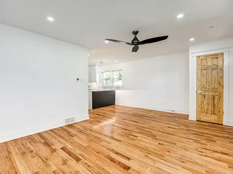 235 West 43rd Street Chicago IL 60609