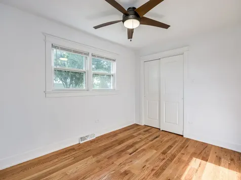 235 West 43rd Street Chicago IL 60609