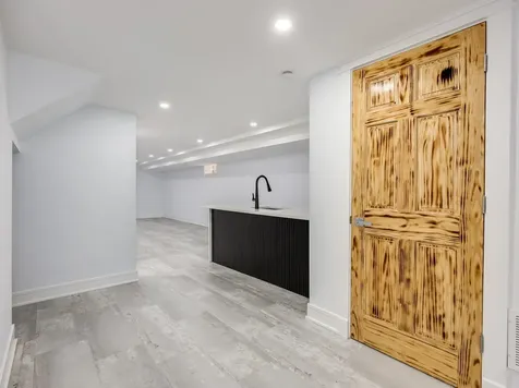 235 West 43rd Street Chicago IL 60609