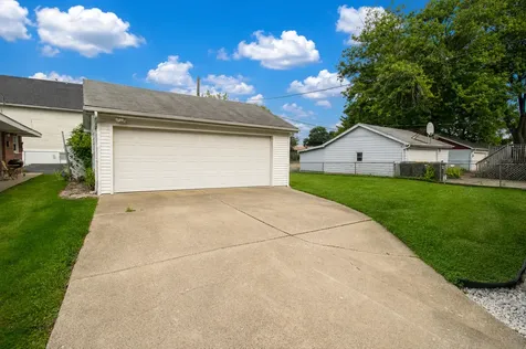 18538 Oak Avenue Lansing IL 60438