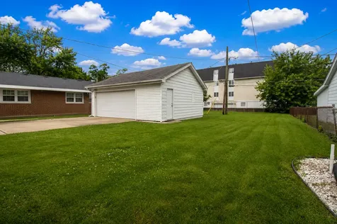 18538 Oak Avenue Lansing IL 60438