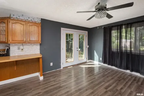 3823 15TH Street Moline IL 61265