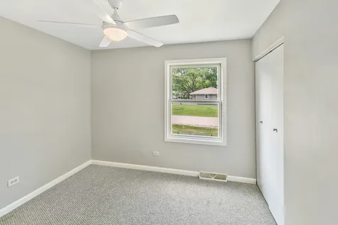 219 Countryside Lane Lindenhurst IL 60046