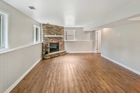 219 Countryside Lane Lindenhurst IL 60046
