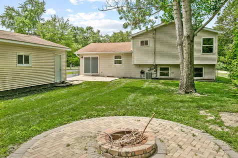 219 Countryside Lane Lindenhurst IL 60046