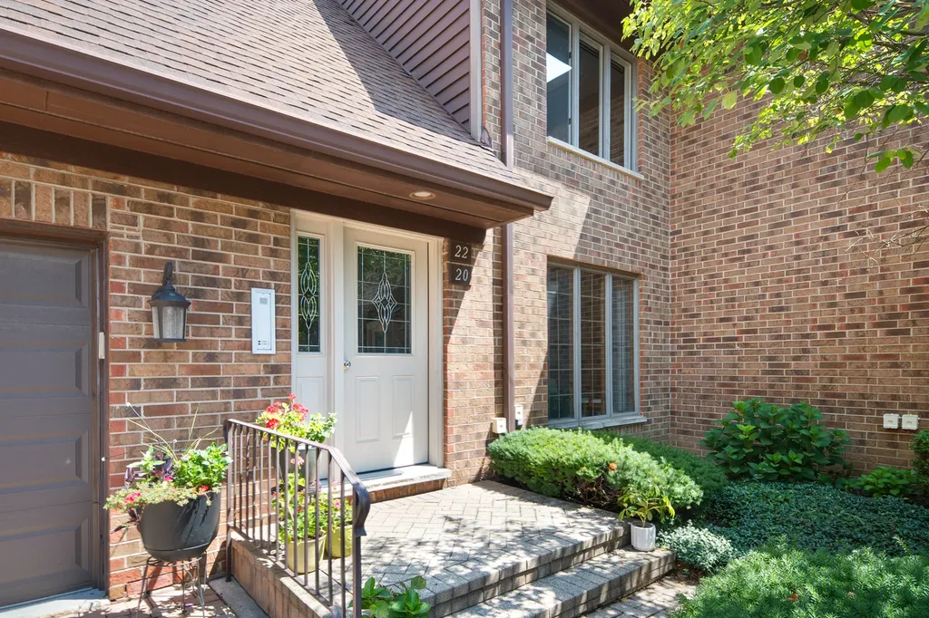 22 Kings Court Westchester IL 60154