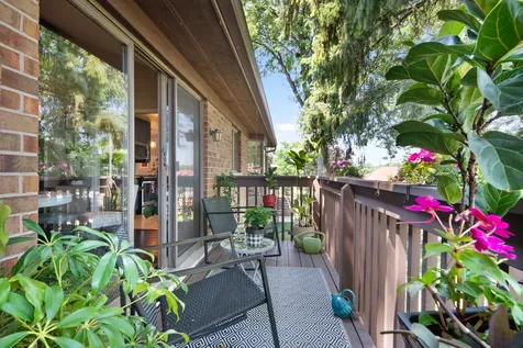 22 Kings Court Westchester IL 60154