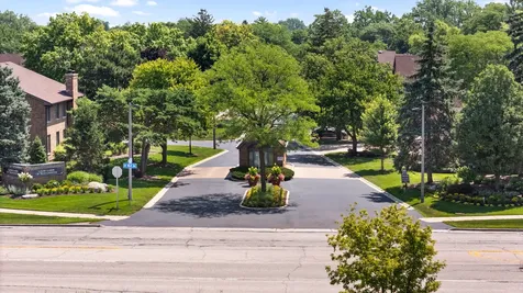 22 Kings Court Westchester IL 60154