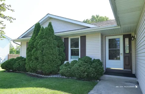 608 Wimbleton Trail Mchenry IL 60050