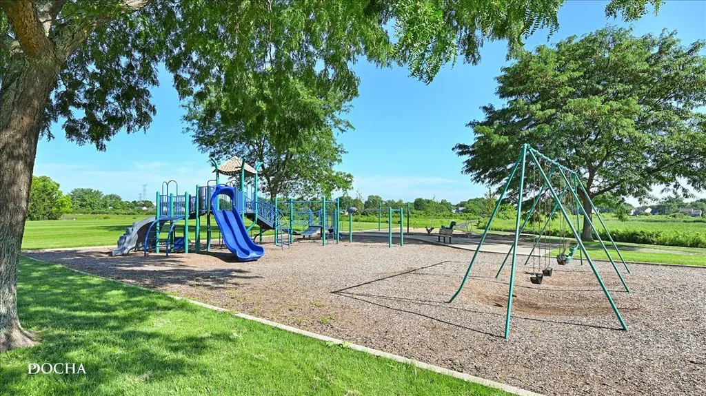 39 South Oakhurst Drive Aurora IL 60504