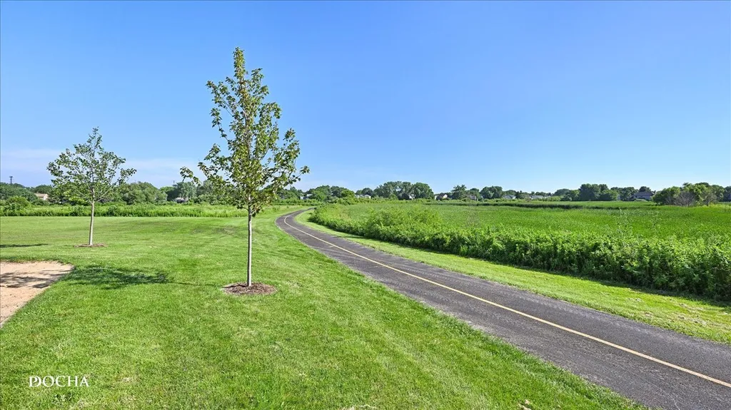 39 South Oakhurst Drive Aurora IL 60504