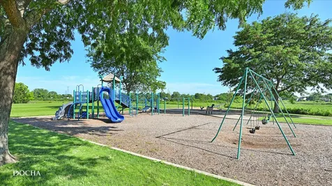 39 South Oakhurst Drive Aurora IL 60504