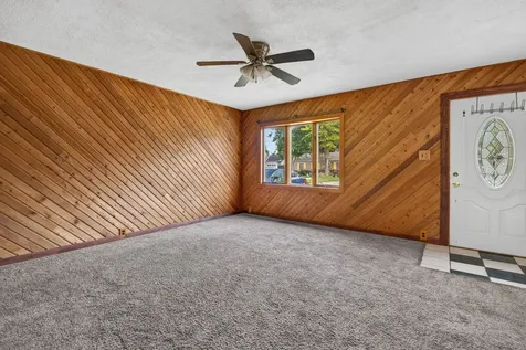 526 Laurel Avenue Romeoville IL 60446
