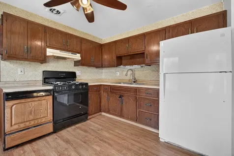 526 Laurel Avenue Romeoville IL 60446
