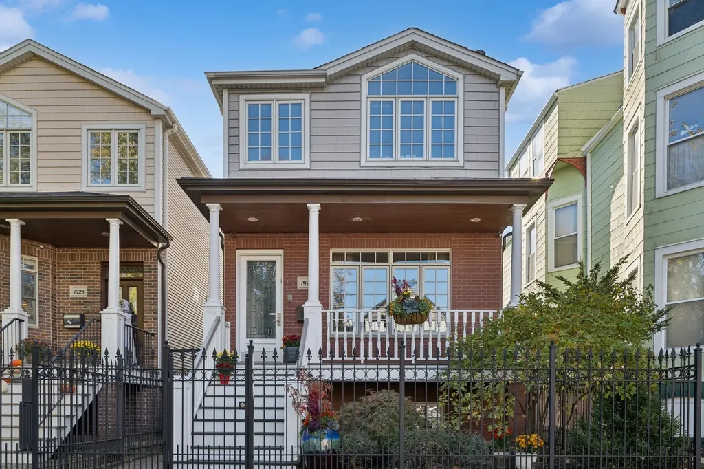 1925 West Berenice Avenue Chicago IL 60613
