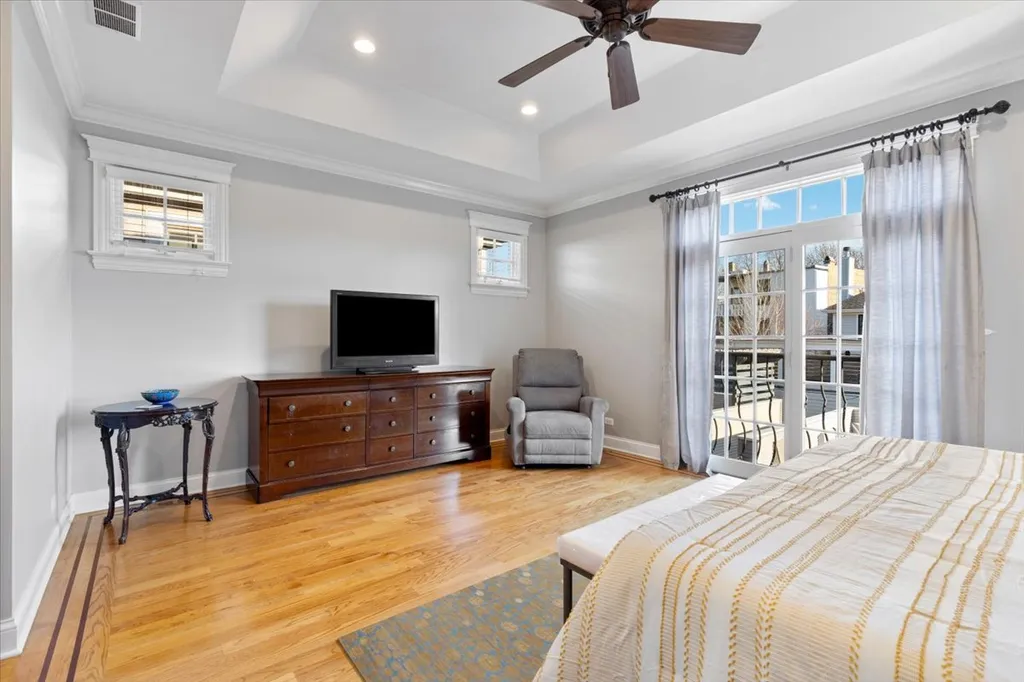 1925 West Berenice Avenue Chicago IL 60613
