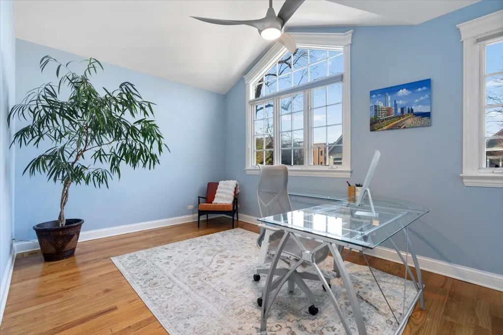 1925 West Berenice Avenue Chicago IL 60613