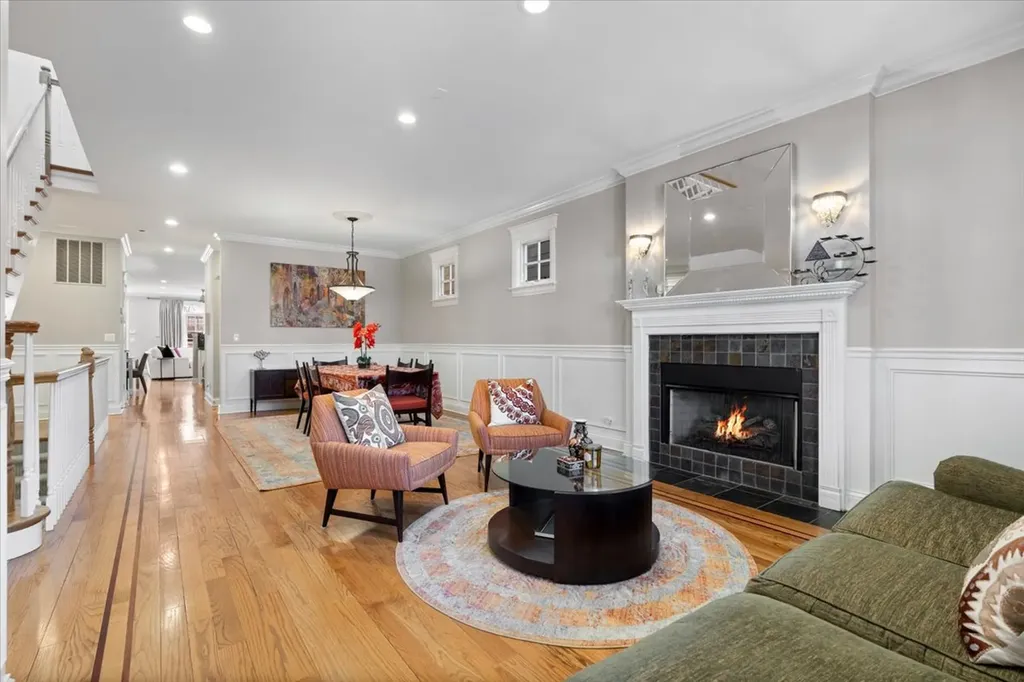 1925 West Berenice Avenue Chicago IL 60613