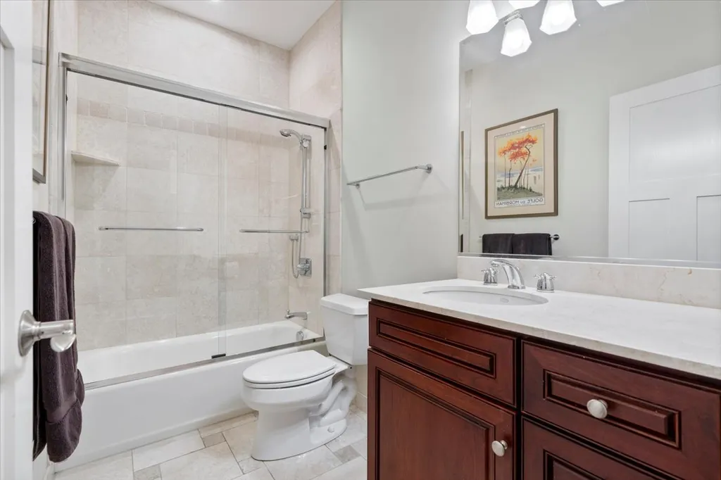 1925 West Berenice Avenue Chicago IL 60613