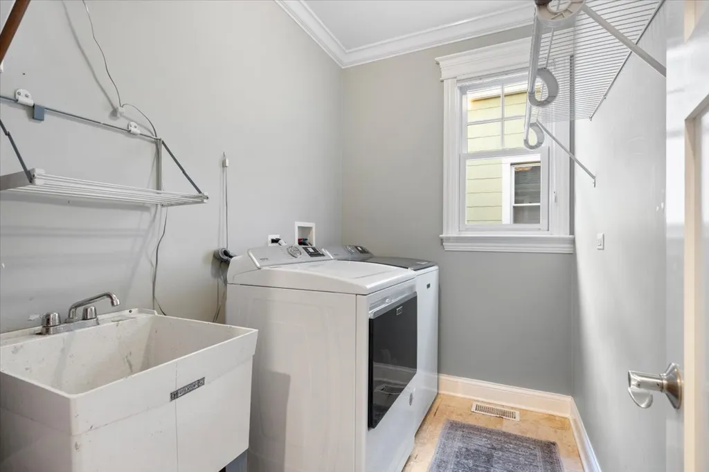 1925 West Berenice Avenue Chicago IL 60613