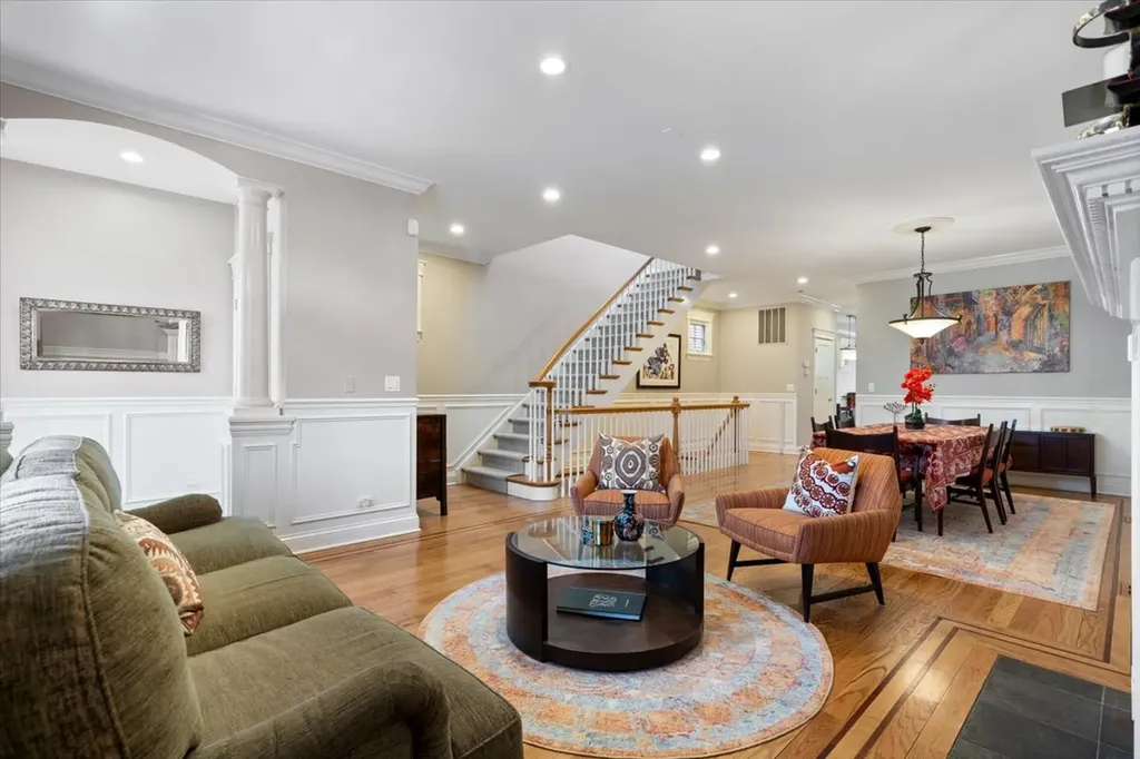 1925 West Berenice Avenue Chicago IL 60613