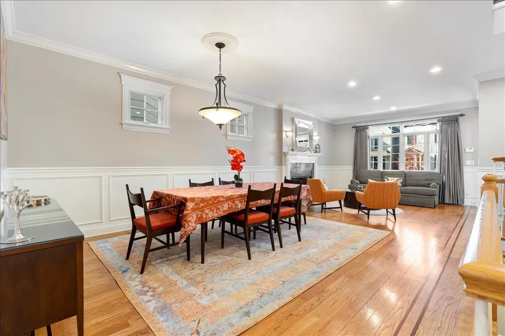 1925 West Berenice Avenue Chicago IL 60613