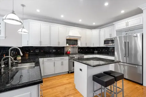 1925 West Berenice Avenue Chicago IL 60613