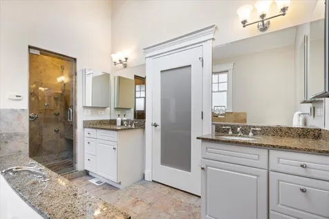 1925 West Berenice Avenue Chicago IL 60613