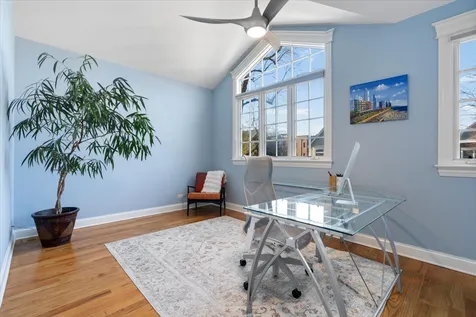 1925 West Berenice Avenue Chicago IL 60613