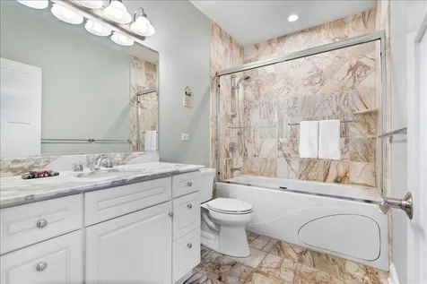 1925 West Berenice Avenue Chicago IL 60613